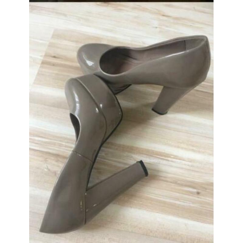 Pumps with platform /heels