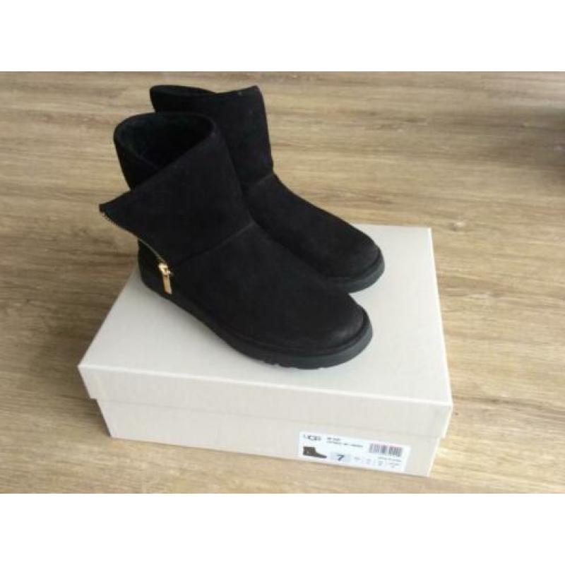 UGG laarsjes zwart maat 38 ( 7 )