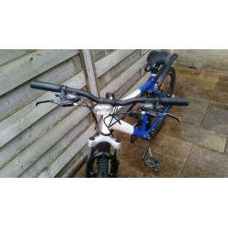 Mountainbike 26 inch, met schijfremmen, helemaal compleet!