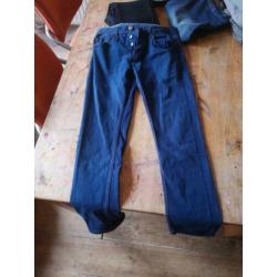 Donker heldere blauwe broek. Denim goods