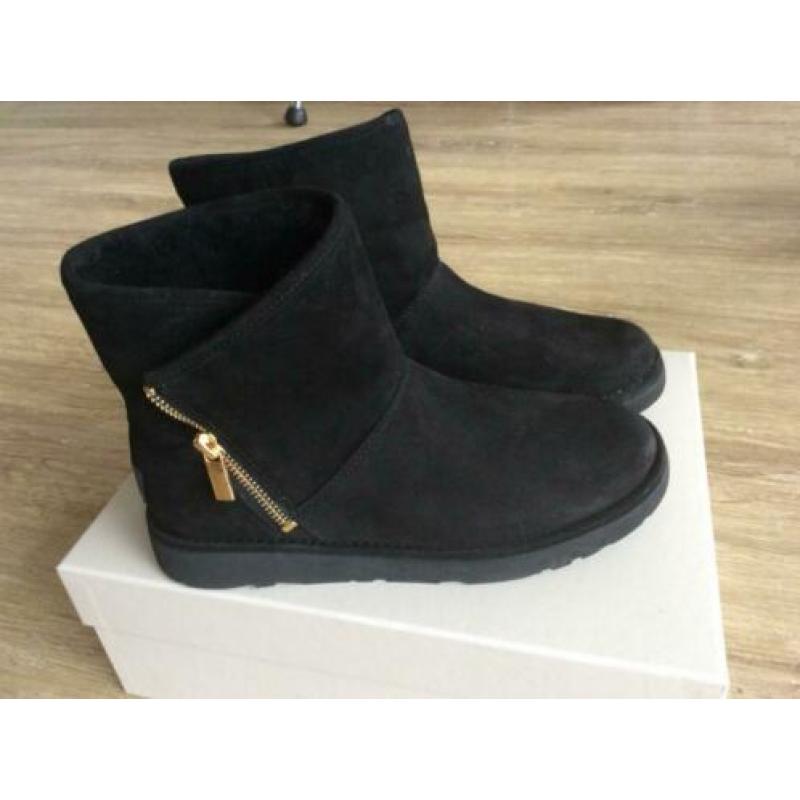 UGG laarsjes zwart maat 38 ( 7 )