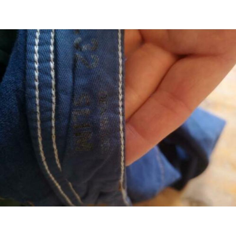 Donker heldere blauwe broek. Denim goods