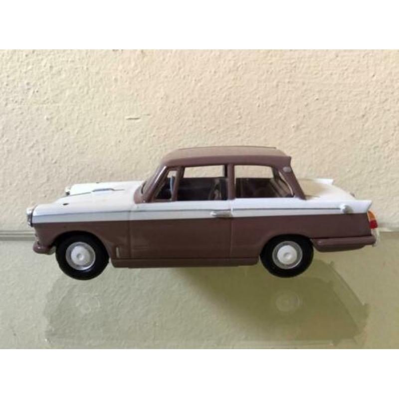 Triumph Herald 948 Saloon - Coffee. Vanguards VA00517