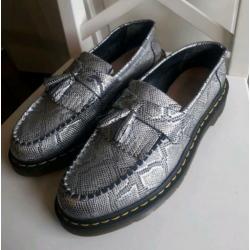 Dr. martens vegan adrian metallic maat: 42