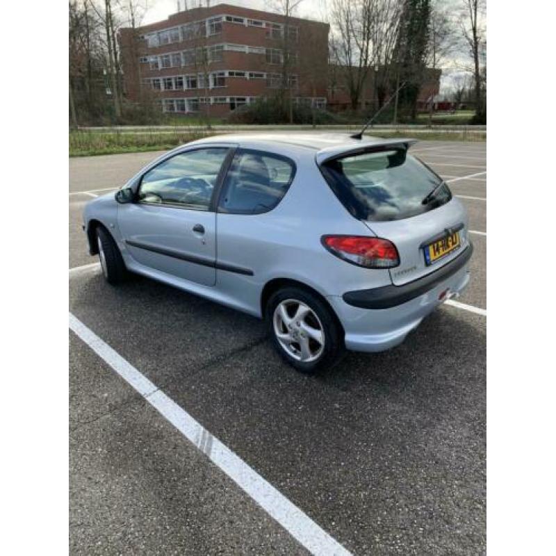 Peugeot 206 1.6 16V Gentry 3D 2001 Grijs