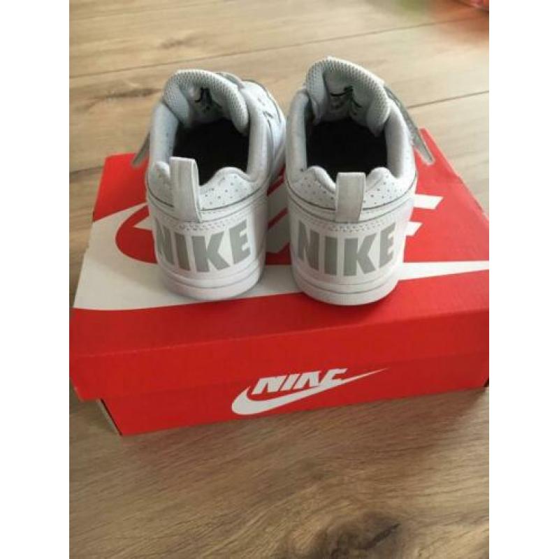 Witte Nike sportschoenen, maat 29,5