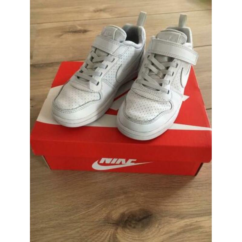 Witte Nike sportschoenen, maat 29,5