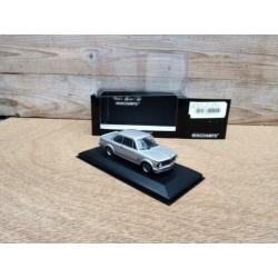 Te koop model Minichamps 1:43 van BMW 2002 Turbo zilver