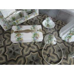 Franse wastafelset veel accessoires, romantische bloemen