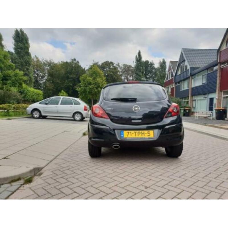 Opel Corsa 1.2 16V LPG 3D 2012 Zwart navigatiesysteem!