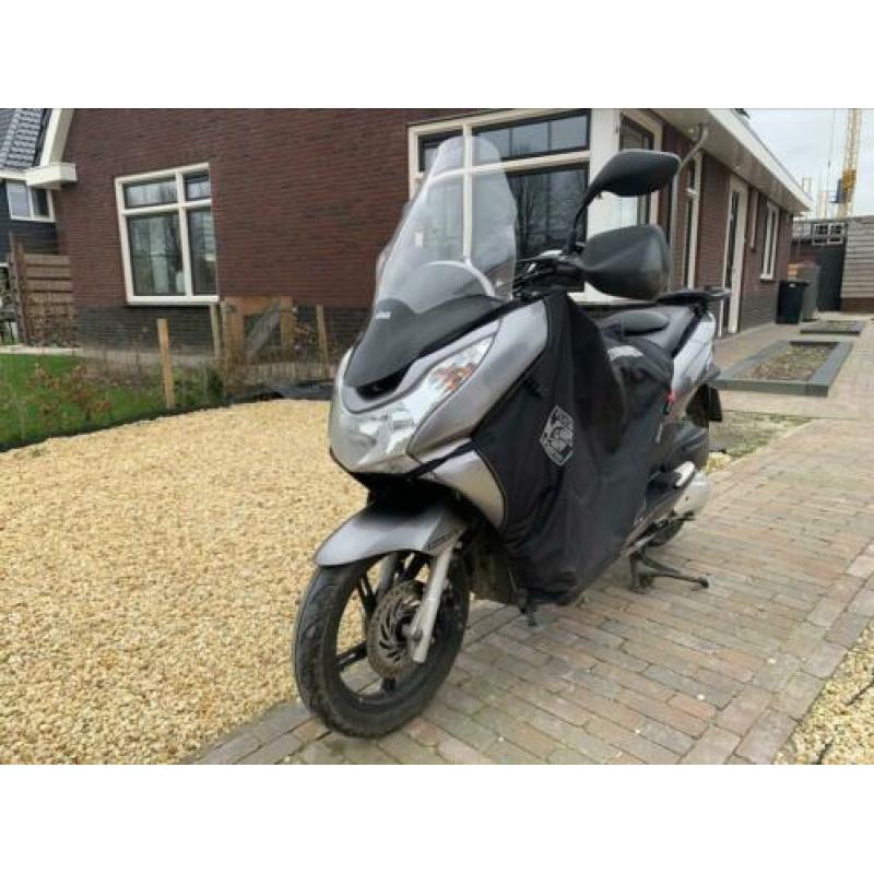 Keurige Honda PCX 125 2012 met extra’s