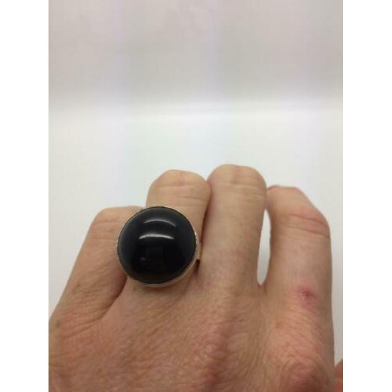 H452 Prachtige zilveren modernist ring met onyx