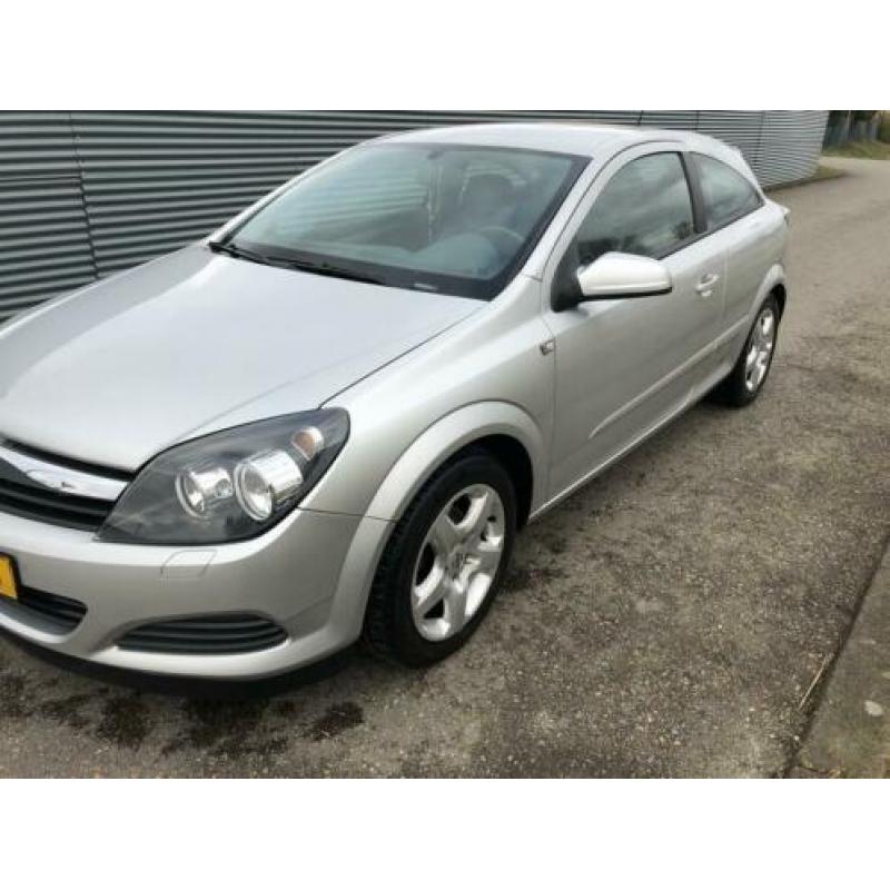 Opel Astra 1.6 16V GTC 2007 Grijs