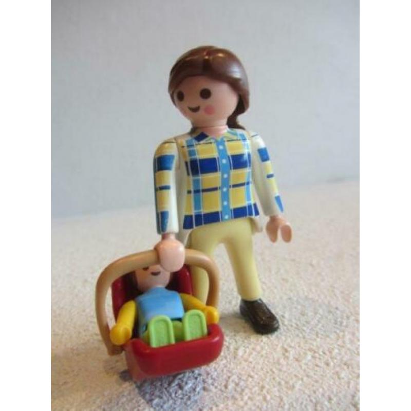 Playmobil moeder met kindje in maxi cosi 4668