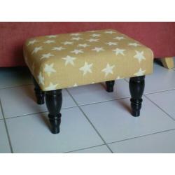 Footstool 37x45cm - goudgeel/stars - zwart 550 - NIEUW !!