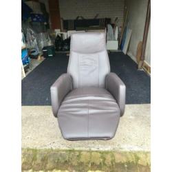 Prachtige fauteuil bruin/grijs (handbediening)