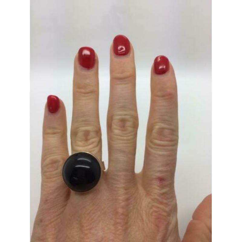 H452 Prachtige zilveren modernist ring met onyx