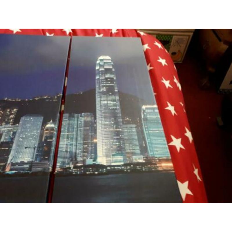 Drie luik van een skyline op canvas