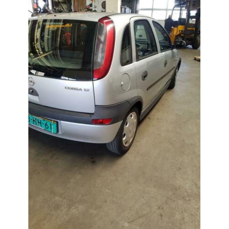 Opel Corsa 1.2 16V 5D 2002 Grijs