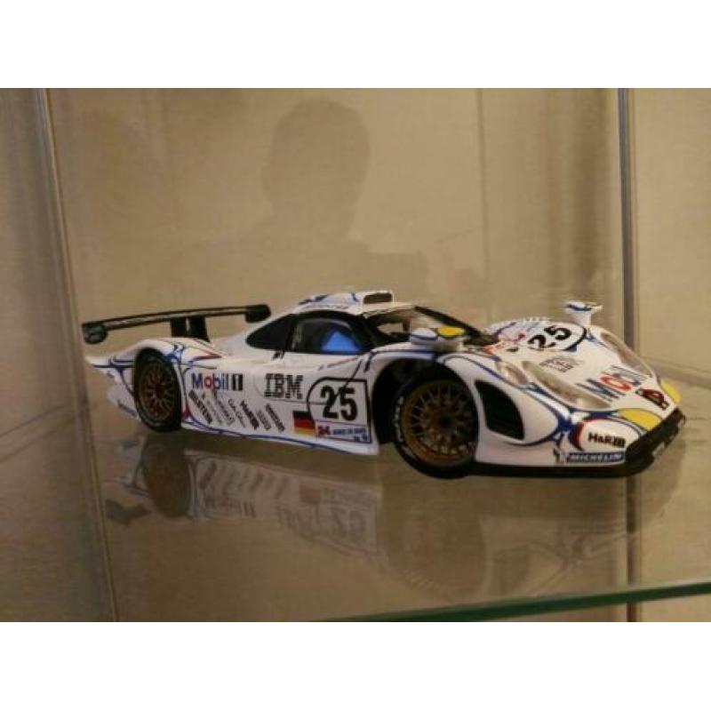 Porsche 911 GT1 1998. 1:18