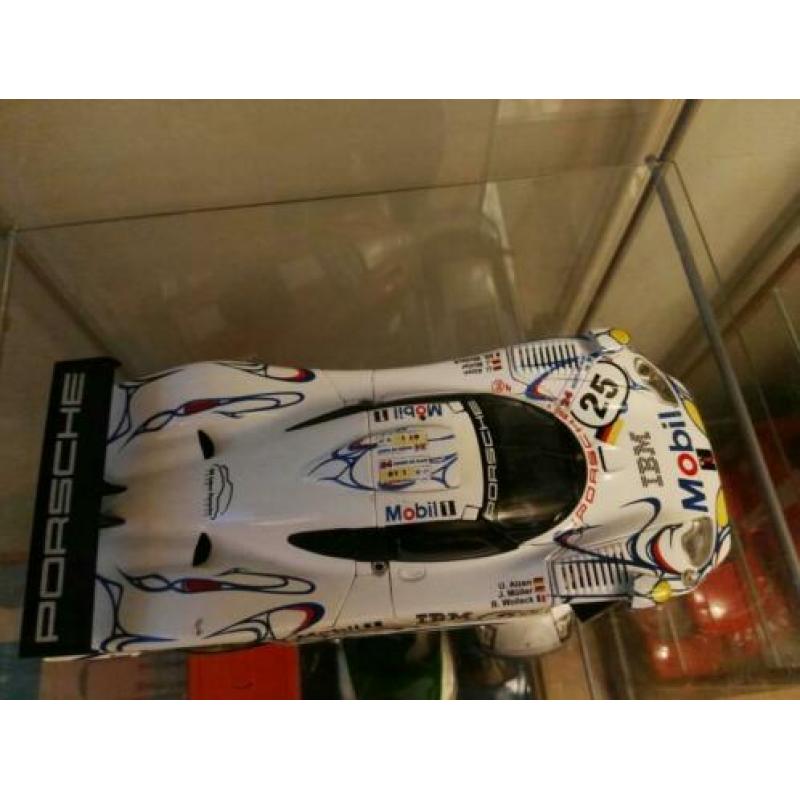 Porsche 911 GT1 1998. 1:18