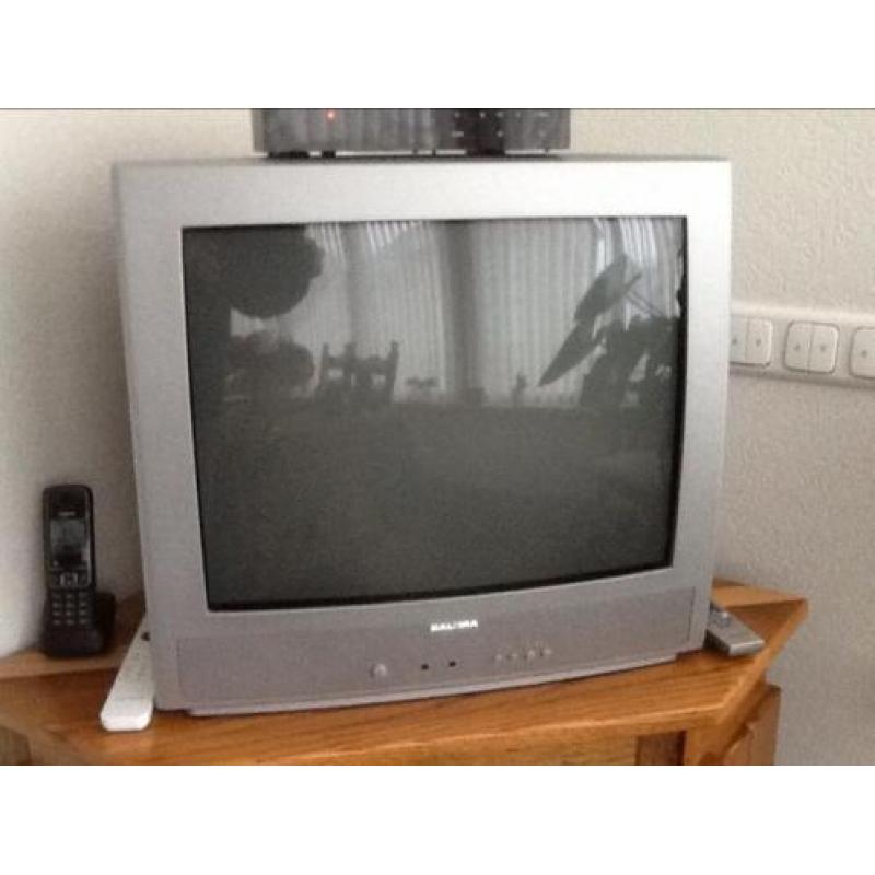 Te Koop een tv met afstand bediening 52 cm beeld