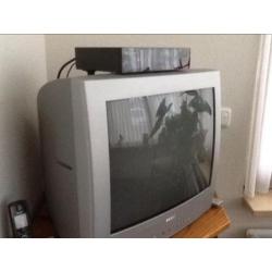 Te Koop een tv met afstand bediening 52 cm beeld