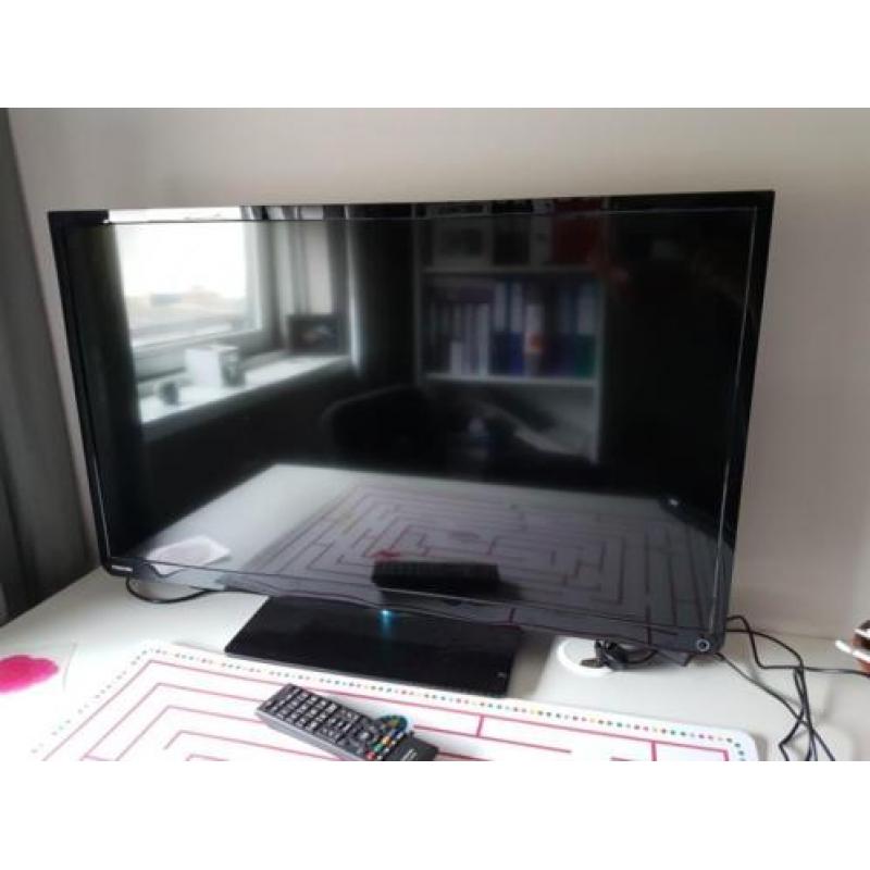 Toshiba tv (32E2533D)