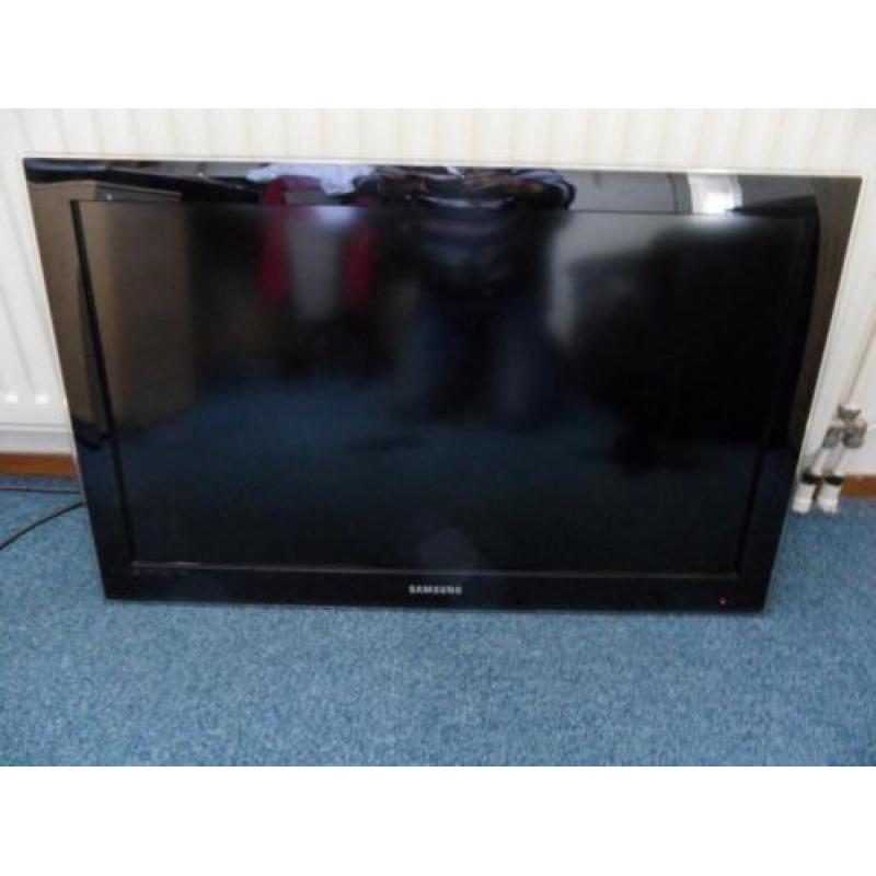 Samsung TV 32" met muurbeugel