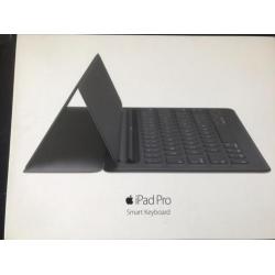 iPad pro 12.1 inch smart keyboard