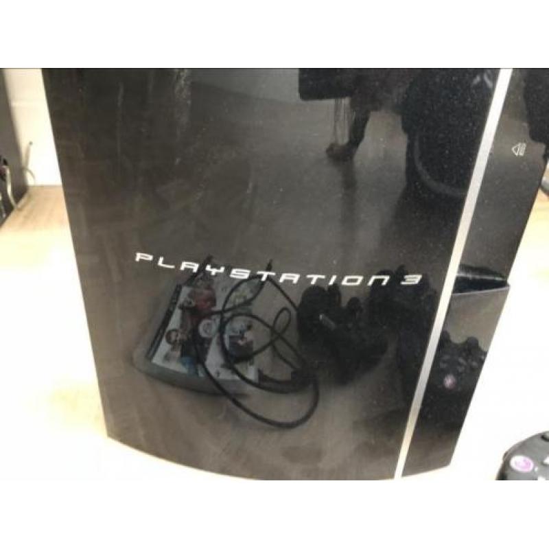 PlayStation 3 met 3 controllers en 2 spellen