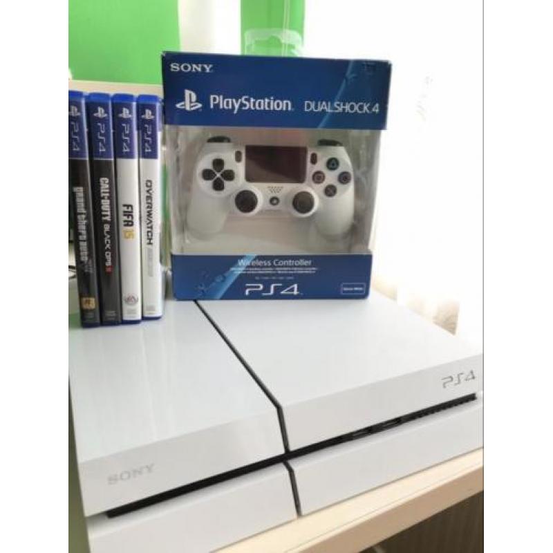 Playstation 4 wit 500GB + Nieuwe controller + 4 Spellen GTA