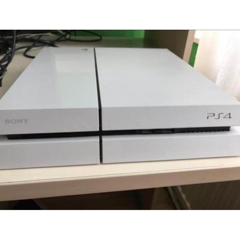 Playstation 4 wit 500GB + Nieuwe controller + 4 Spellen GTA